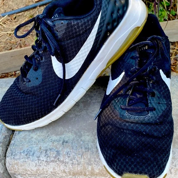 ❤️Host Pick❤️ Nike Air Max Motion Low Cross Trainer/ Running Style 833260 010 - Picture 6 of 9